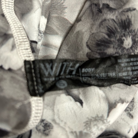 🖤HP🖤 Floral Leggings - Black & White - Picture 6 of 6